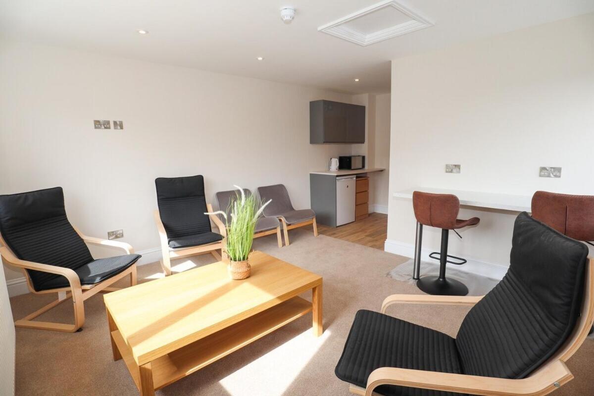 Green Nest Room With Private Bathroom Eastbourne Exterior foto