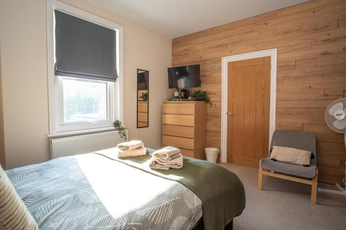 Green Nest Room With Private Bathroom Eastbourne Exterior foto